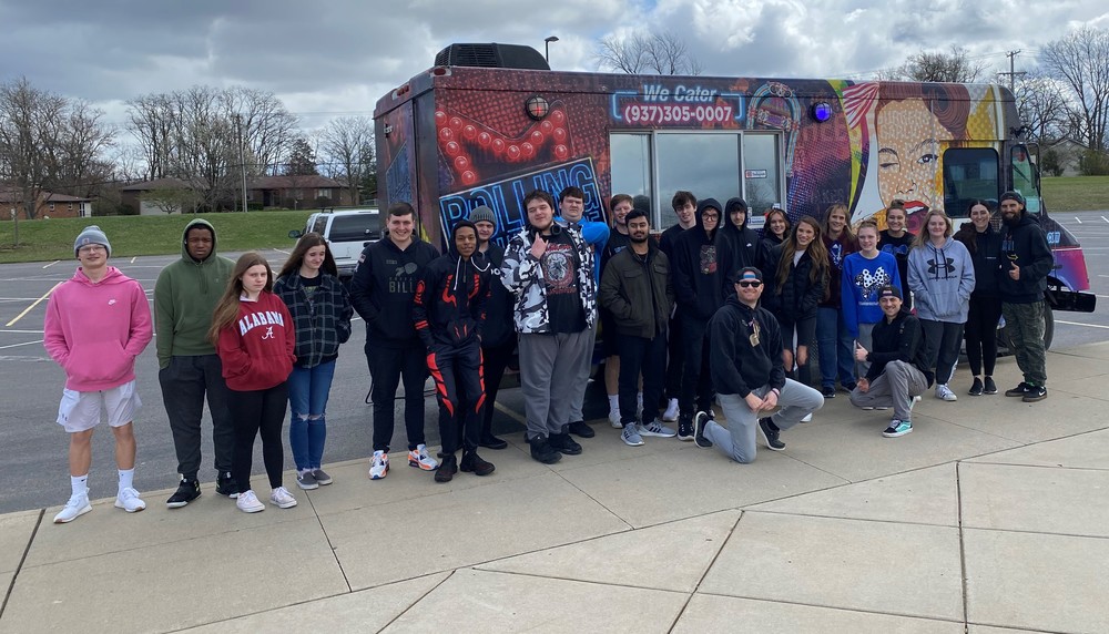 Food truck picture with students